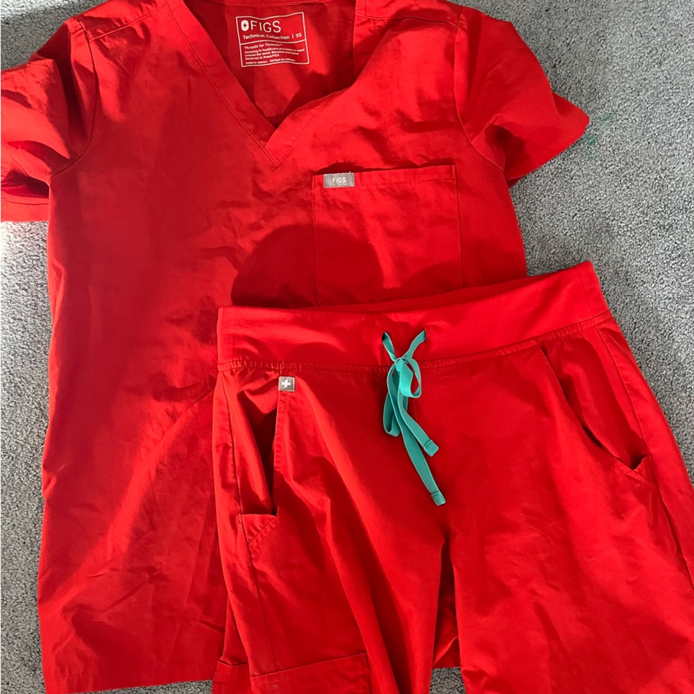 Red Figs Scrub Set